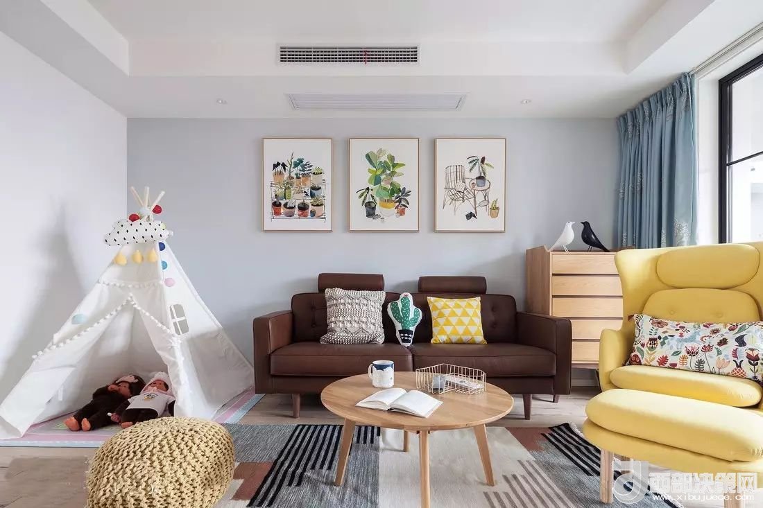 沙發(fā)背景墻選對(duì)裝飾畫，才能美了整個(gè)客廳空間！