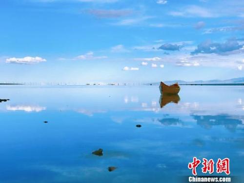  資料圖：“天空之鏡”茶卡鹽湖?！埨ぁz