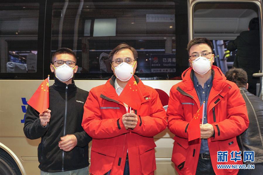 （聚焦疫情防控·圖文互動(dòng)）（8）分秒必爭(zhēng)！一切為了治病救人——中國(guó)抗疫生命至上的生動(dòng)實(shí)踐