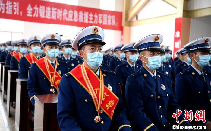 授銜表彰儀式現(xiàn)場?！⒅铱?攝