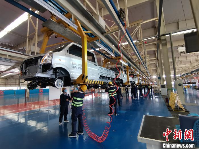 4月初，成功汽車全面復(fù)工復(fù)產(chǎn)。尤其是隨著疫情得到控制，該公司的生產(chǎn)力度也不斷加大。　高飛 攝