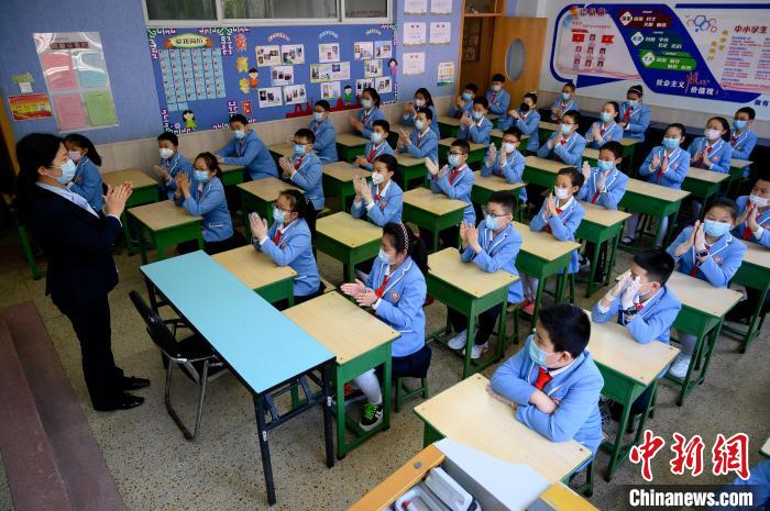 學校是人群密集場所，山西省疫情防控工作領導小組要求，要周密閉環(huán)做好疫情防控。　韋亮 攝