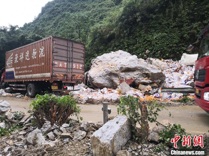 事故現(xiàn)場?！↑S鵬 攝