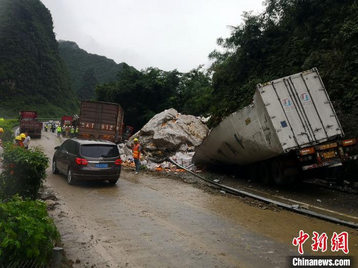 事故現(xiàn)場?！↑S鵬 攝