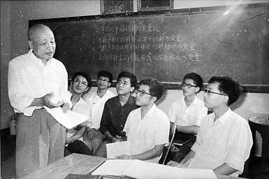 舍我其誰(shuí)報(bào)國(guó)志，碧血丹心愛(ài)國(guó)情