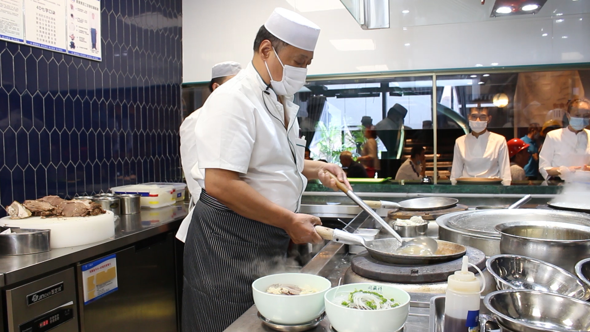 【陜菜大師和他們的拿手菜】烏平：“知足者常樂，食客愛吃我做的牛羊肉泡饃，就是我最大的滿足”_fororder_圖片7