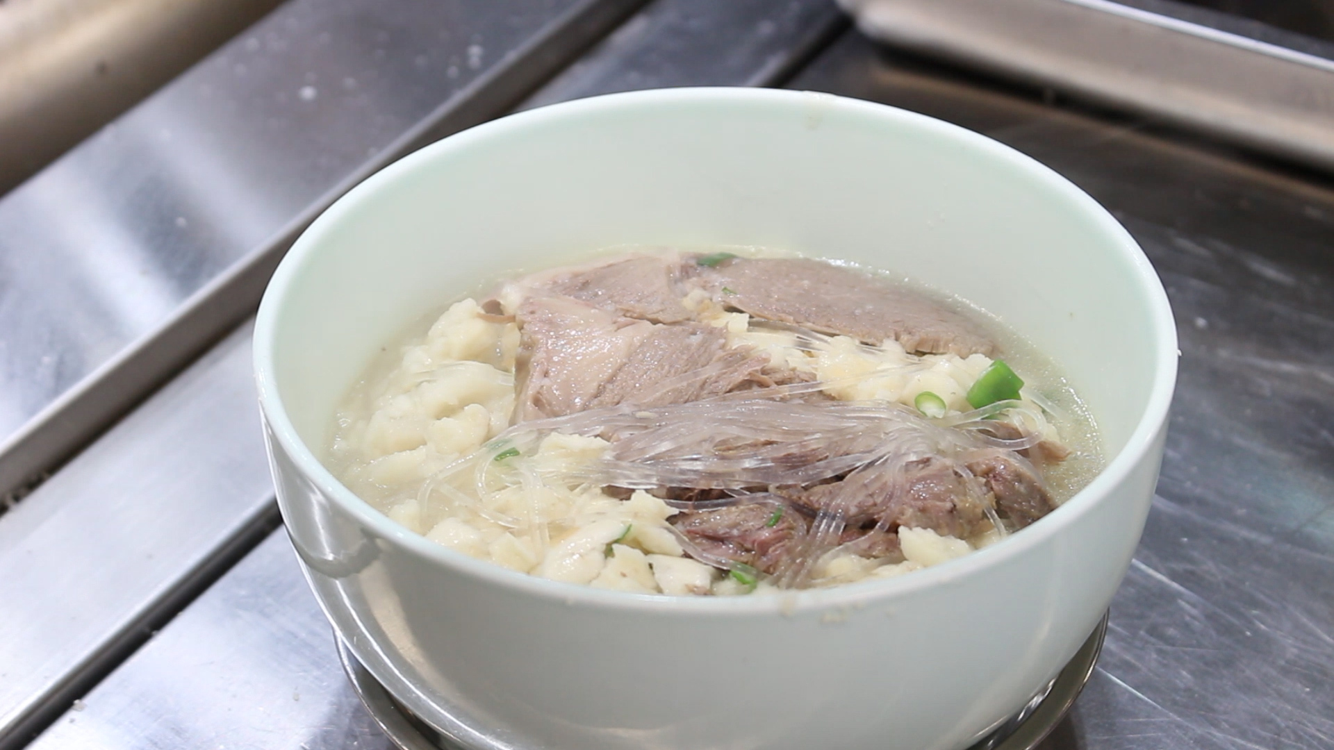 【陜菜大師和他們的拿手菜】烏平：“知足者常樂，食客愛吃我做的牛羊肉泡饃，就是我最大的滿足”_fororder_圖片8