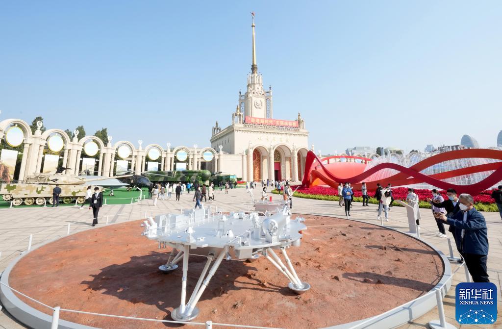 接受精神洗禮 汲取奮進(jìn)力量——“奮進(jìn)新時代”主題成就展引發(fā)參觀熱潮